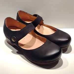 Dansko Beatrice Clogs, Black size 9.5, Like New!